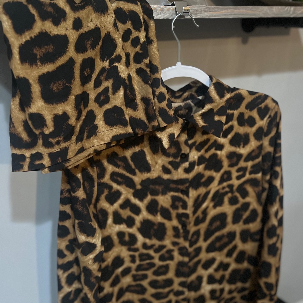 🤍 Leopard print button down coordinated set - Picture 2 of 4
